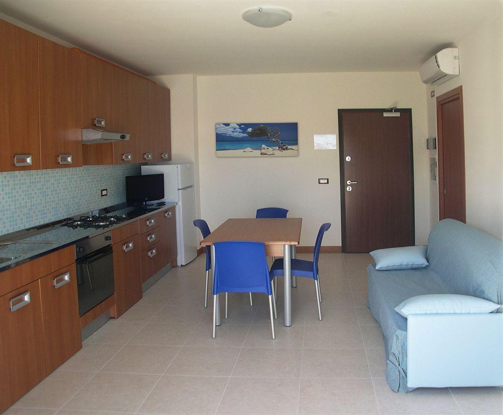 Residence I Delfini คูปรา มาริตติมา ภายนอก รูปภาพ