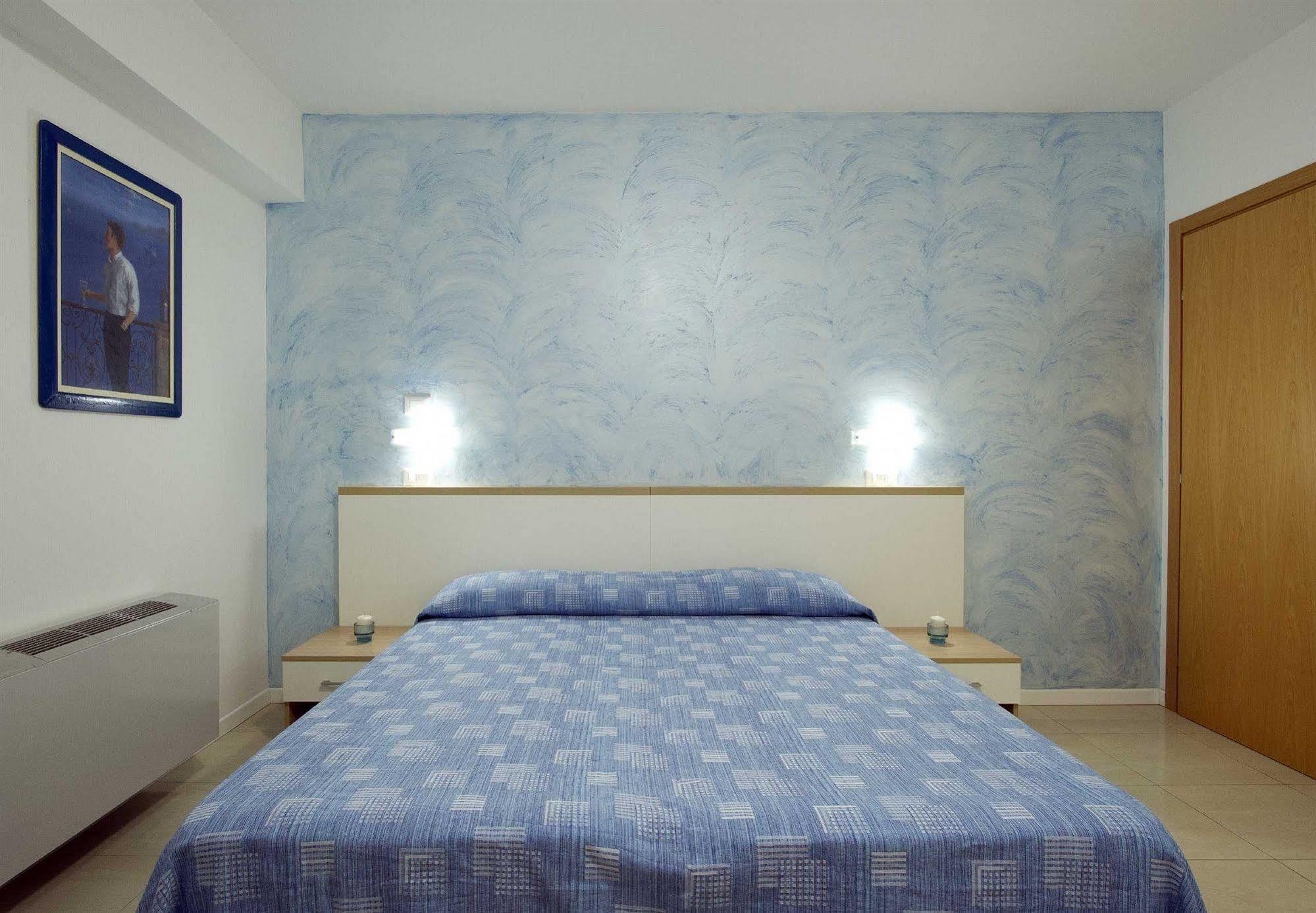 Residence I Delfini คูปรา มาริตติมา ภายนอก รูปภาพ