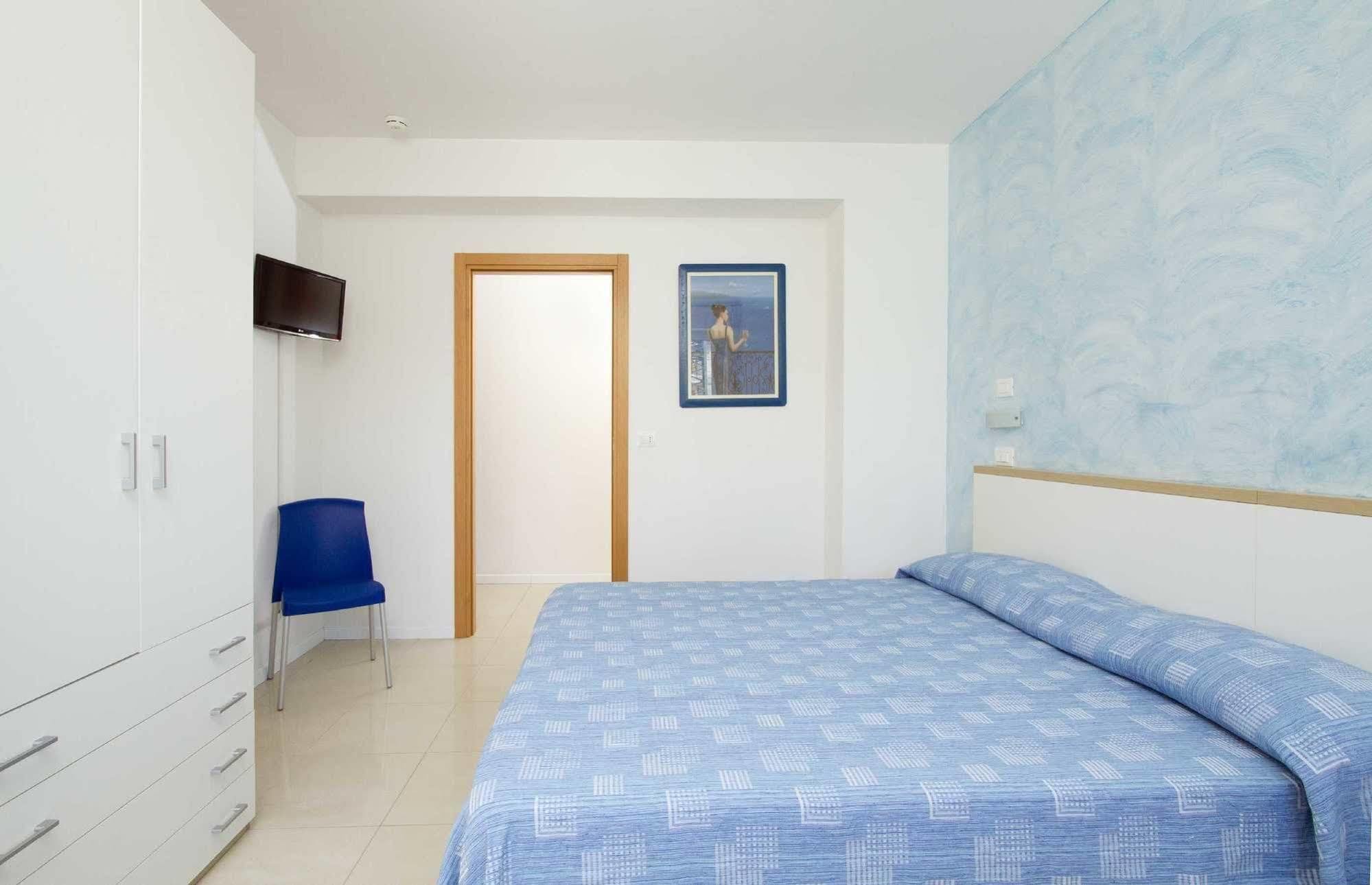 Residence I Delfini คูปรา มาริตติมา ภายนอก รูปภาพ