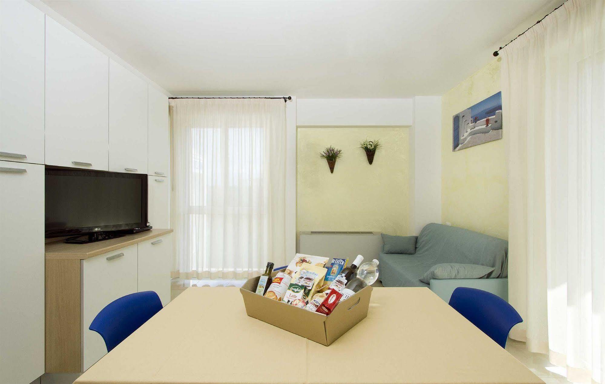 Residence I Delfini คูปรา มาริตติมา ภายนอก รูปภาพ