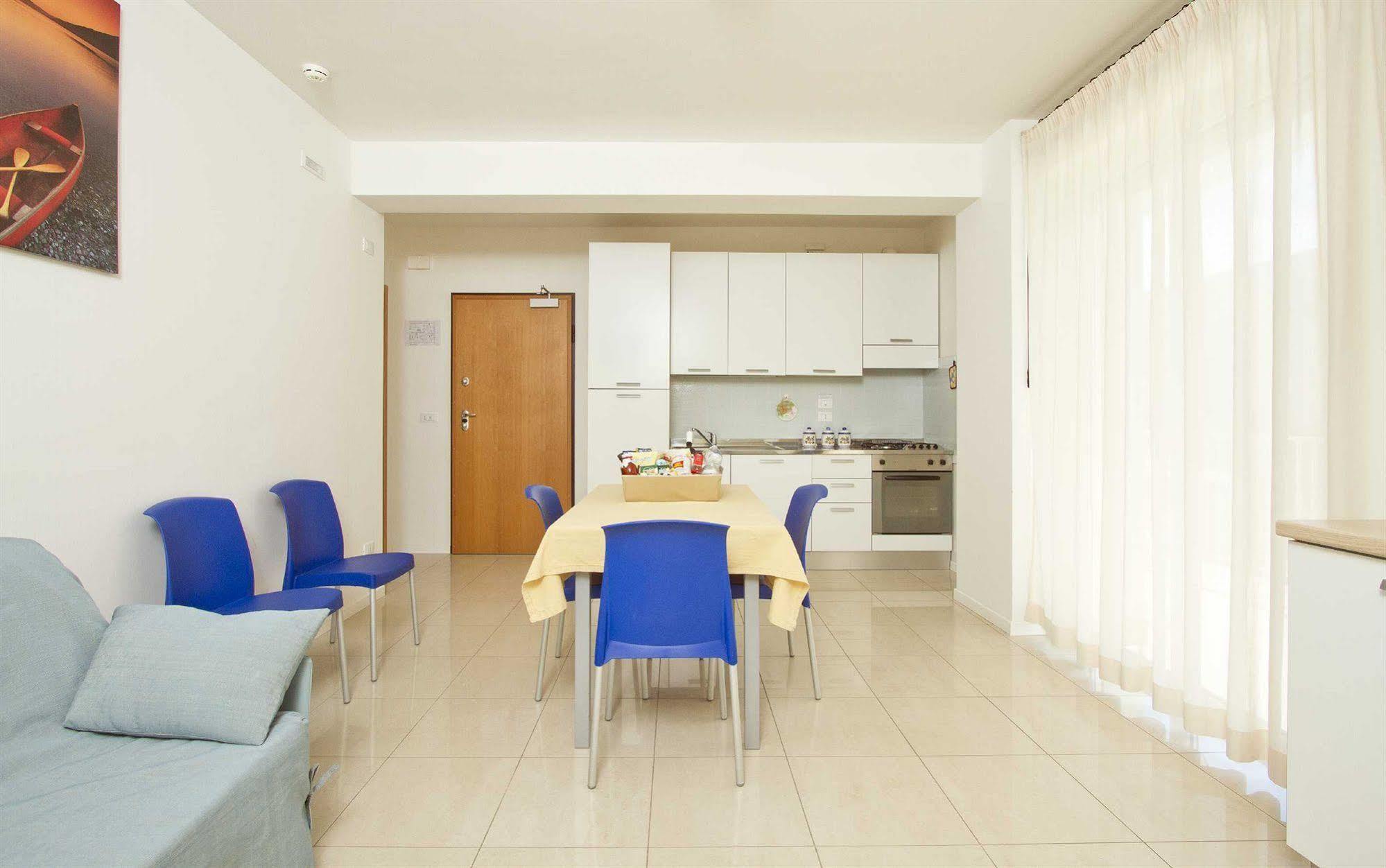 Residence I Delfini คูปรา มาริตติมา ภายนอก รูปภาพ