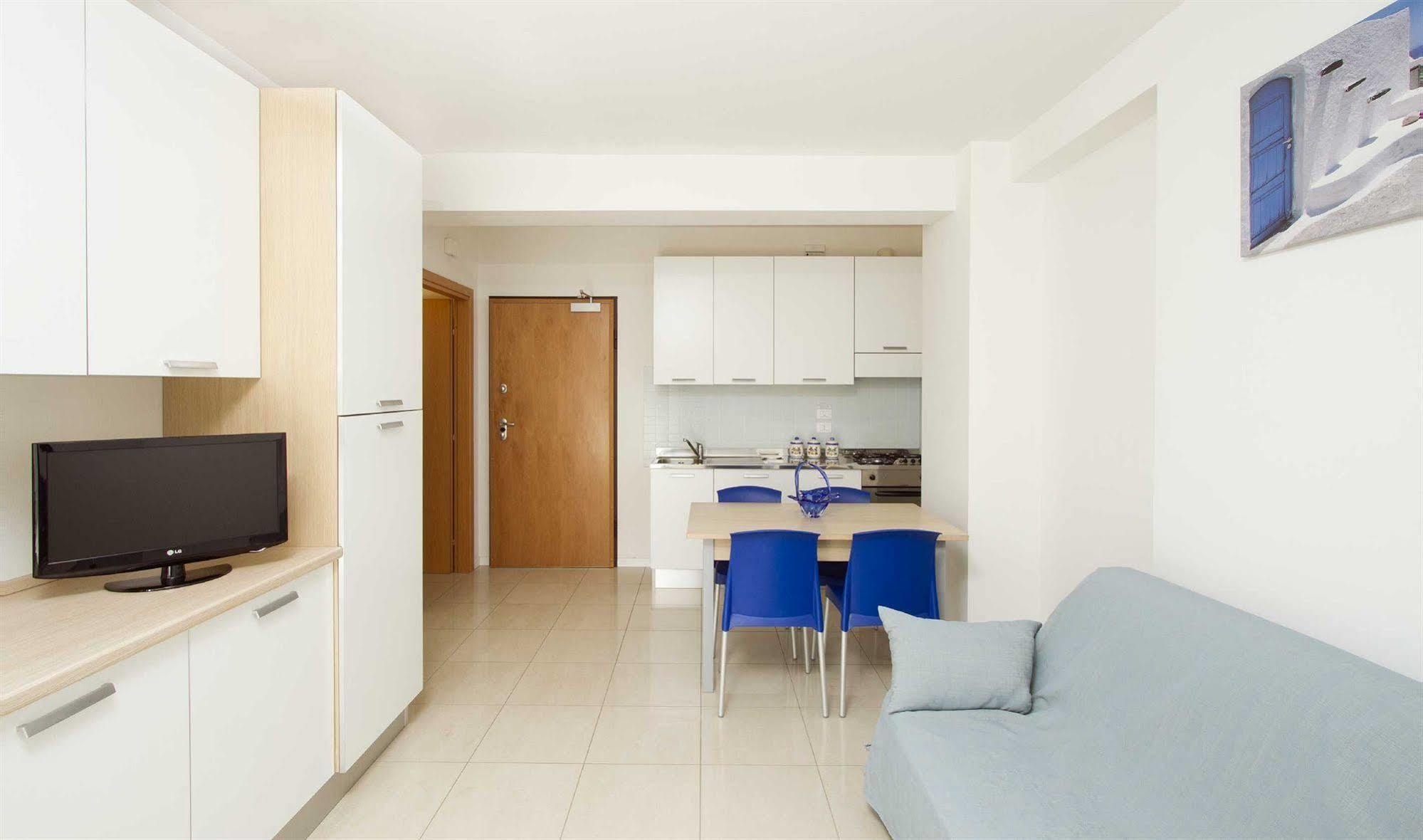 Residence I Delfini คูปรา มาริตติมา ภายนอก รูปภาพ