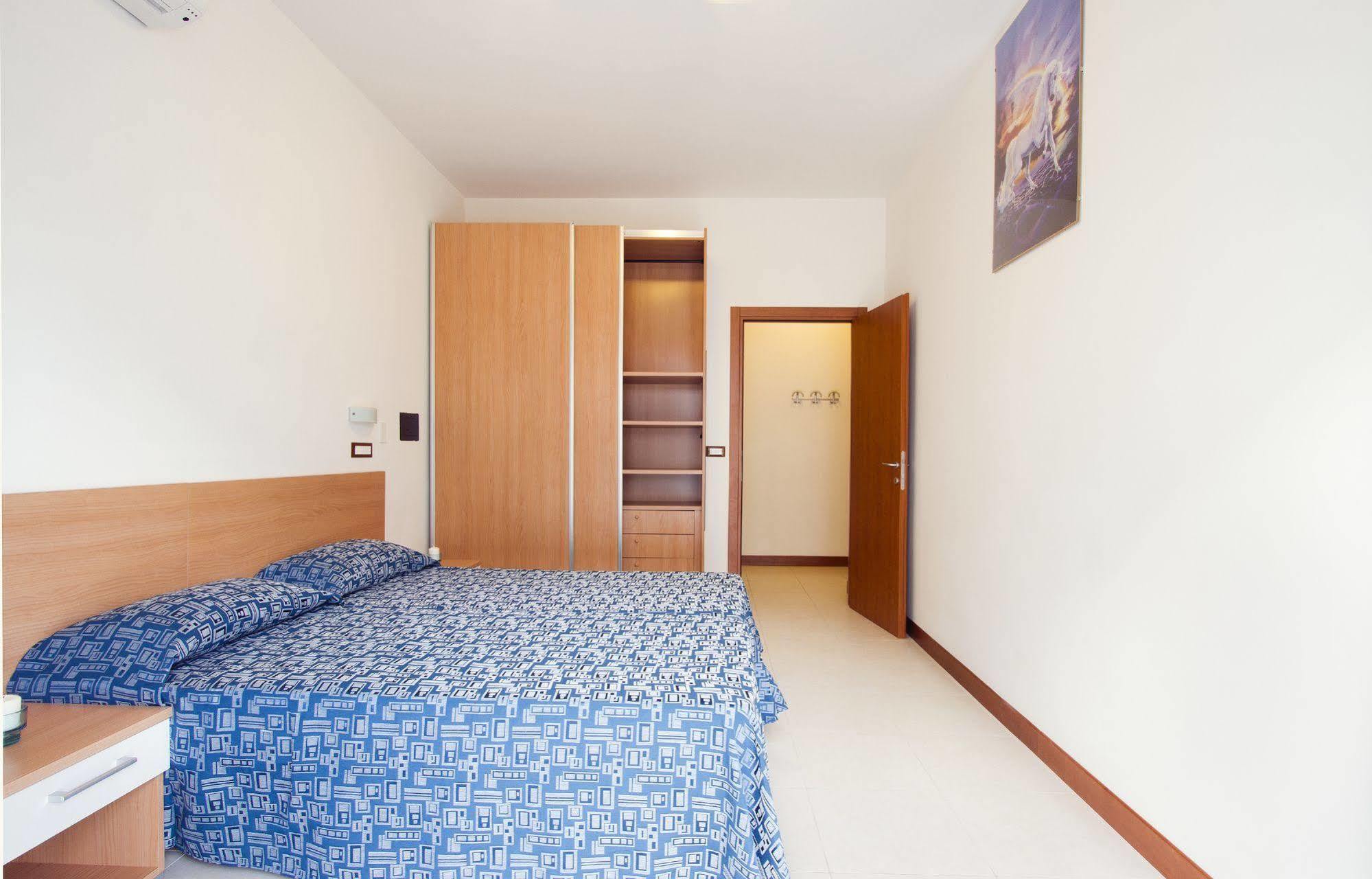 Residence I Delfini คูปรา มาริตติมา ภายนอก รูปภาพ