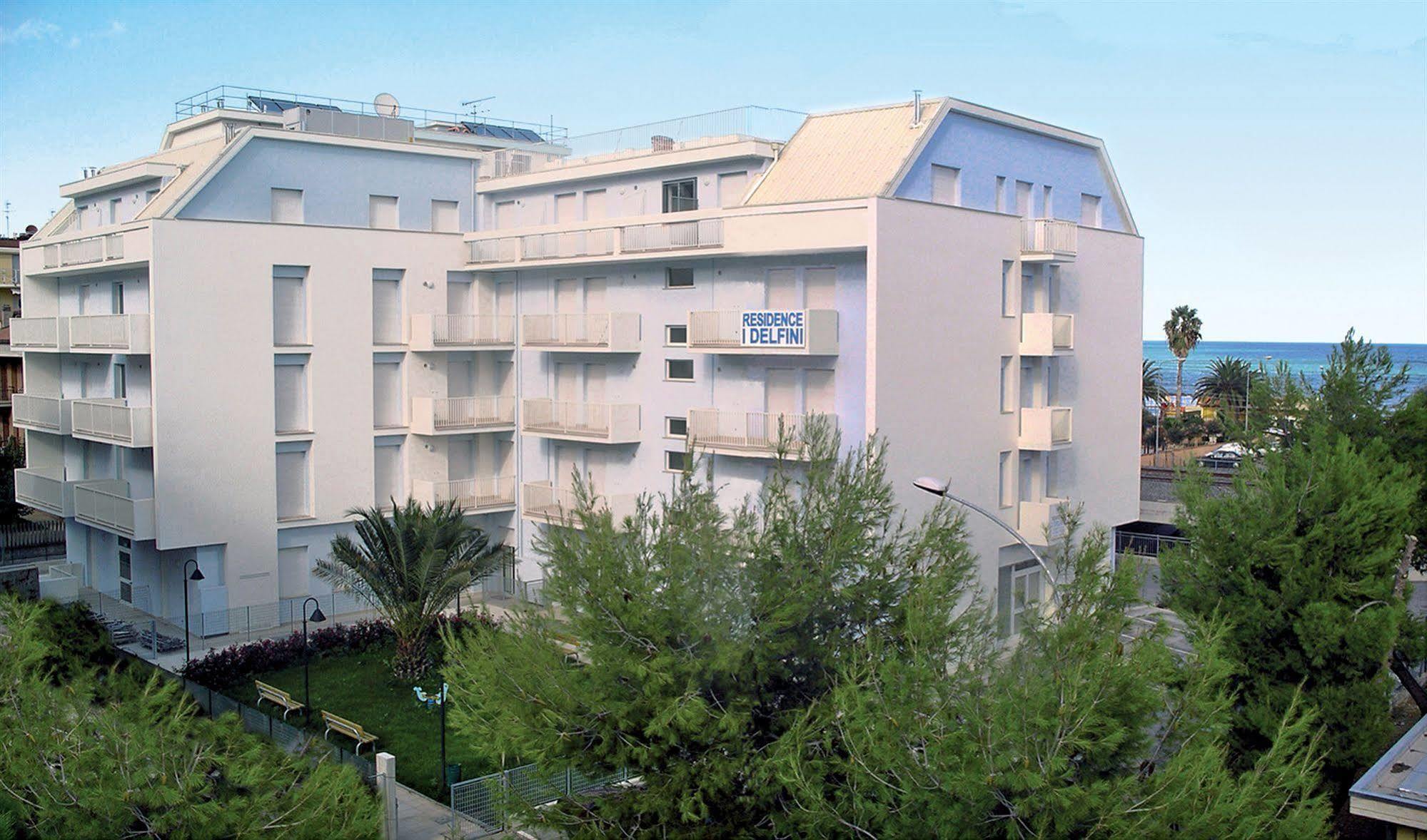 Residence I Delfini คูปรา มาริตติมา ภายนอก รูปภาพ