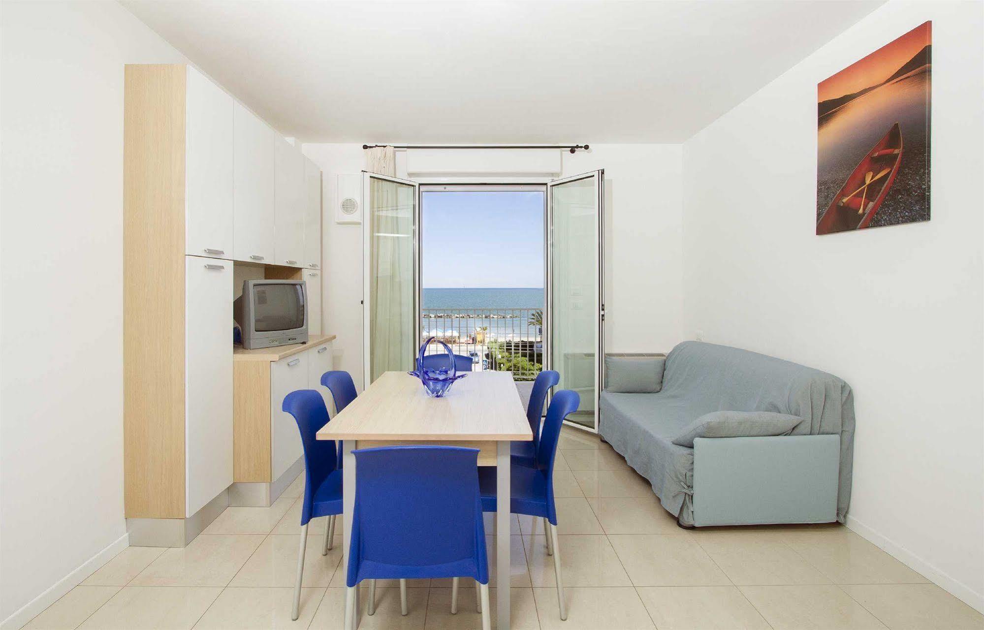 Residence I Delfini คูปรา มาริตติมา ภายนอก รูปภาพ